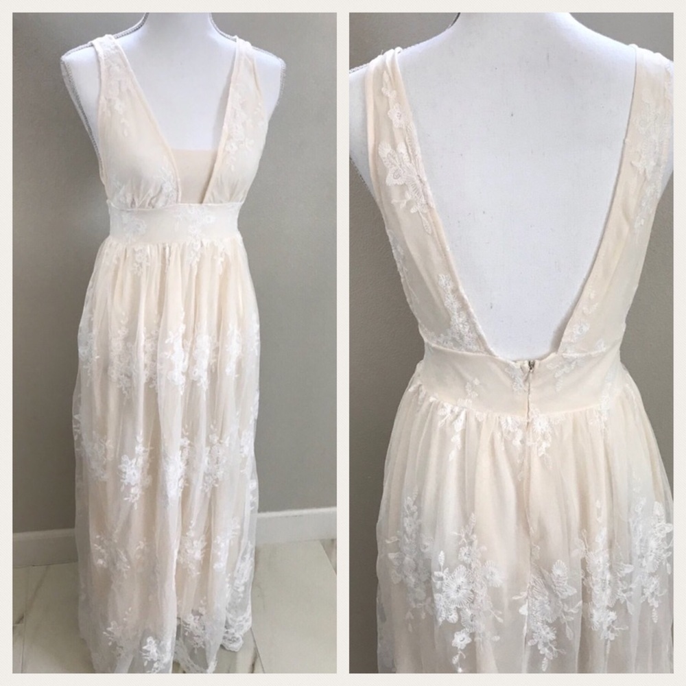 Last 1!! Beautiful nude lace deep v-neck gown - Picture 2 of 7